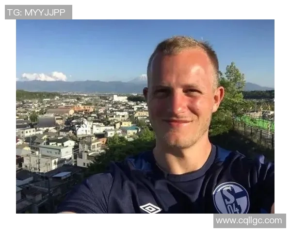 花样足球明星化身老头展现独特风格与幽默魅力的奇妙旅程